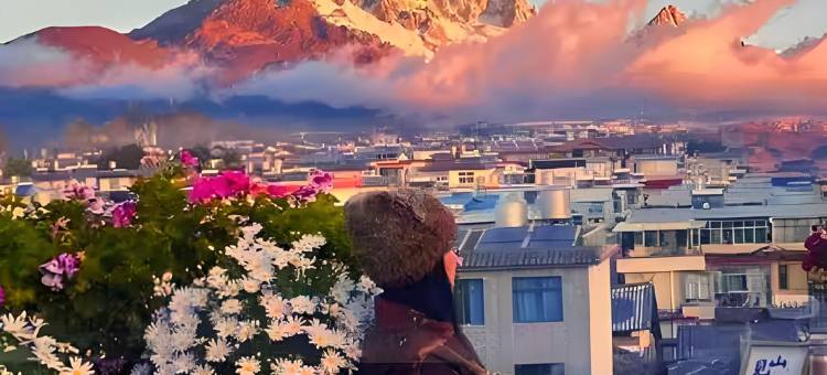 朵兰·智能影音酒店(大理高铁站洱海公园店)图片