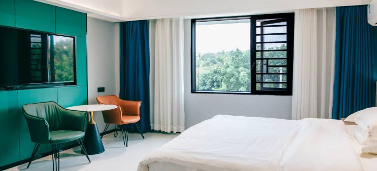 雨林居酒店(西双版纳勐腊客运站店)图片