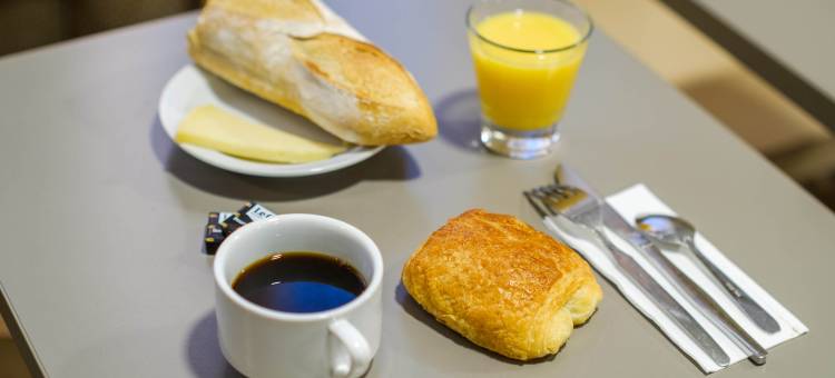 维伦纳夫-卢贝特海滩B＆B酒店(B&B HOTEL Villeneuve Loubet Plage)图片