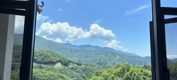 云海观山·凉夏森氧·北纬31度逸境山奢民宿(神农架木鱼镇店)图片