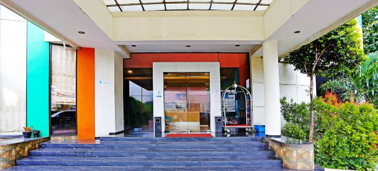 超级OYO联排别墅橡树酒店Fiducia Serpong(Super OYO Townhouse Oak Hotel Fiducia Serpong)图片