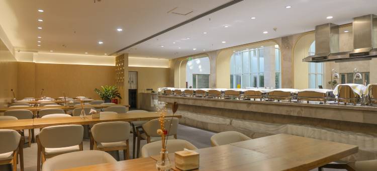 布尔津夜光城假日酒店图片