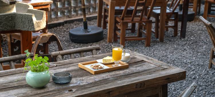 凤凰等你来三生三世江景庭院民宿(凤凰古城沱江店)图片