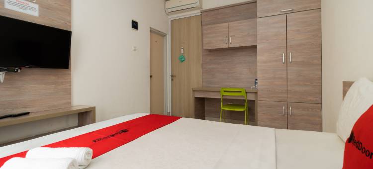 红门酒店清真-近普拉塞蒂亚穆利亚芝兰达校区(RedDoorz Syariah near Prasetya Mulya Cilandak campus)图片