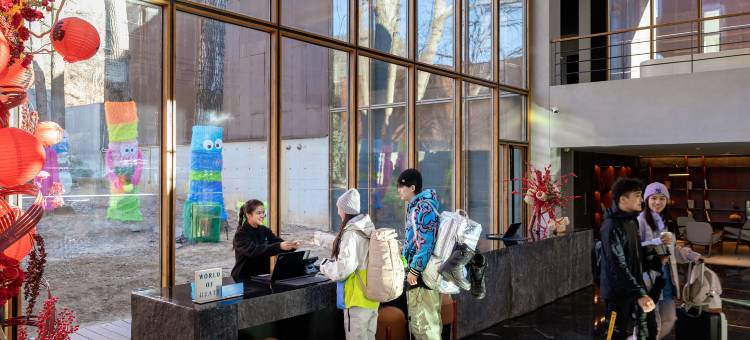 长城脚下的公社图片