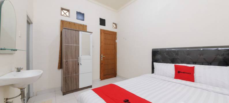 金斯客房梅鲁雅(RedDoorz @ Meruya Utara)图片