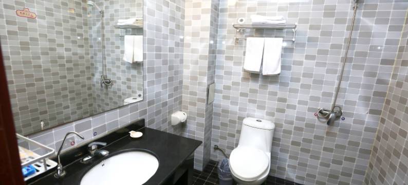 莹洁精选酒店(淄博铝城购物中心山东铝业职业学院店)图片