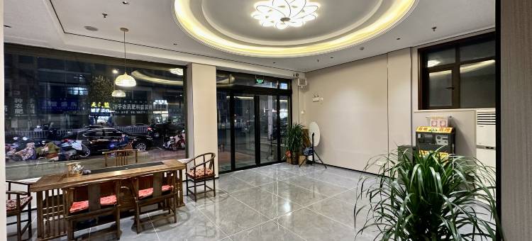 禧岸欢娱酒店(潢川西亚和悦广场店)图片