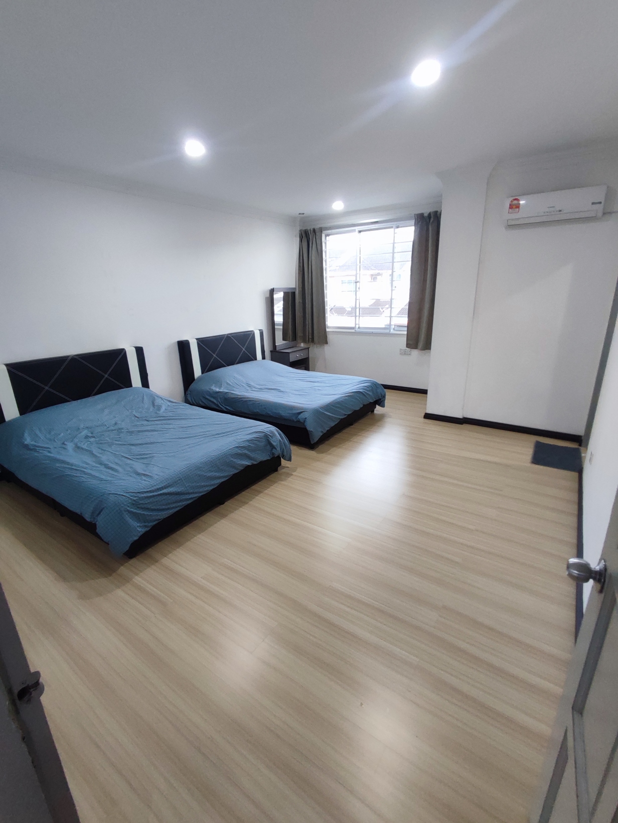 Sunny Homestay Kuching - Landed 14 PaxOver view