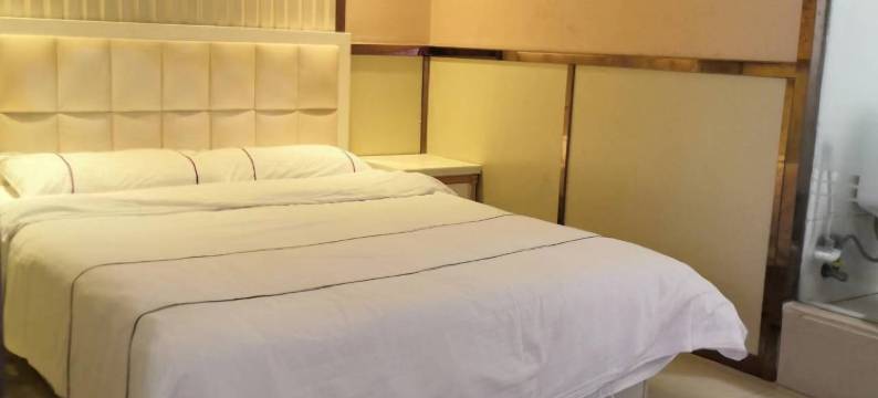 四叶草宾馆(南京江宁河海大学佛城西路地铁站店)图片