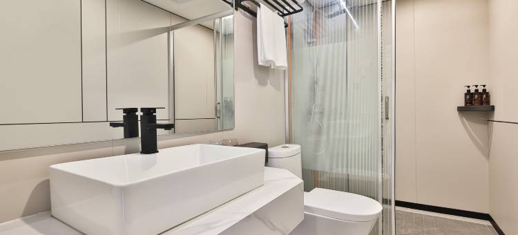 新卓成大酒店(云浮益华广场蟠龙天湖店)图片