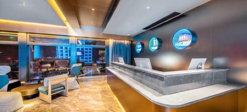 盛世时光高空江景酒店(重庆观音桥北滨一路店)图片