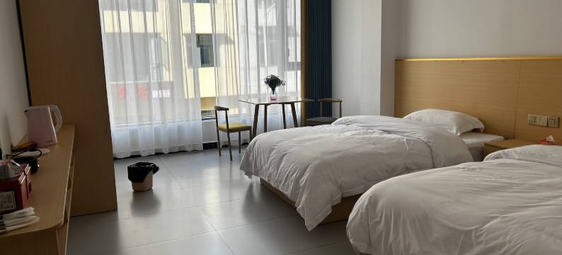 伴雪观云精品民宿(绿葱坡店)图片