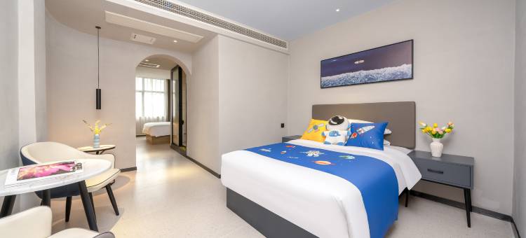 蔚蓝那云酒店(柳州银泰城马鞍山公园店)图片