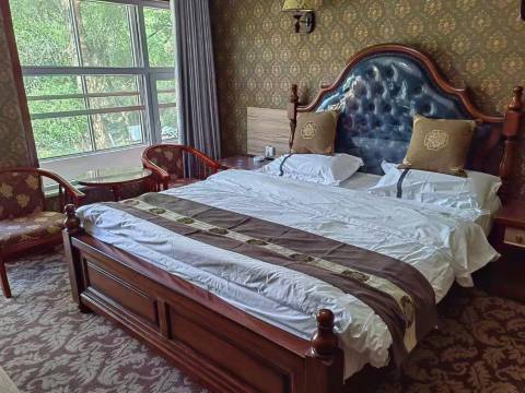 八宝公寓(祁连白杨沟店)