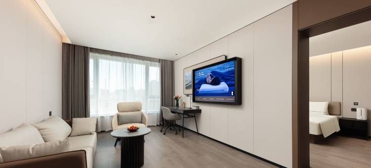 乌鲁木齐医学院师范大学亚朵酒店图片