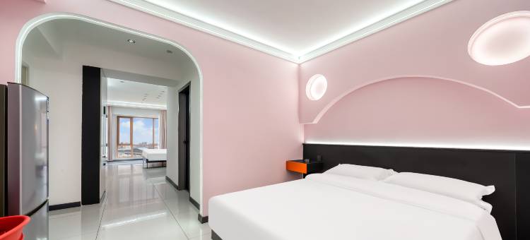 致悦酒店(哈尔滨西站城乡路地铁站店)图片