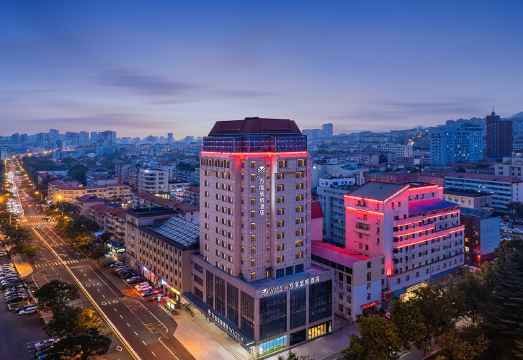 威海市区威高广场万信至格酒店外景图