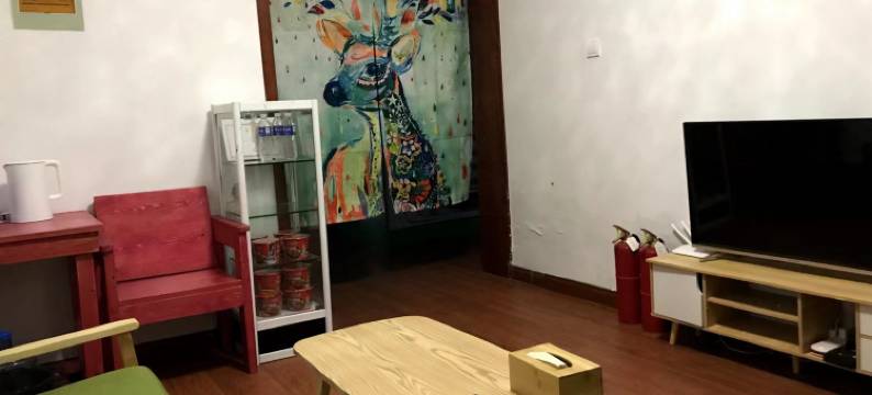 优格青年民宿(人民广场店)图片