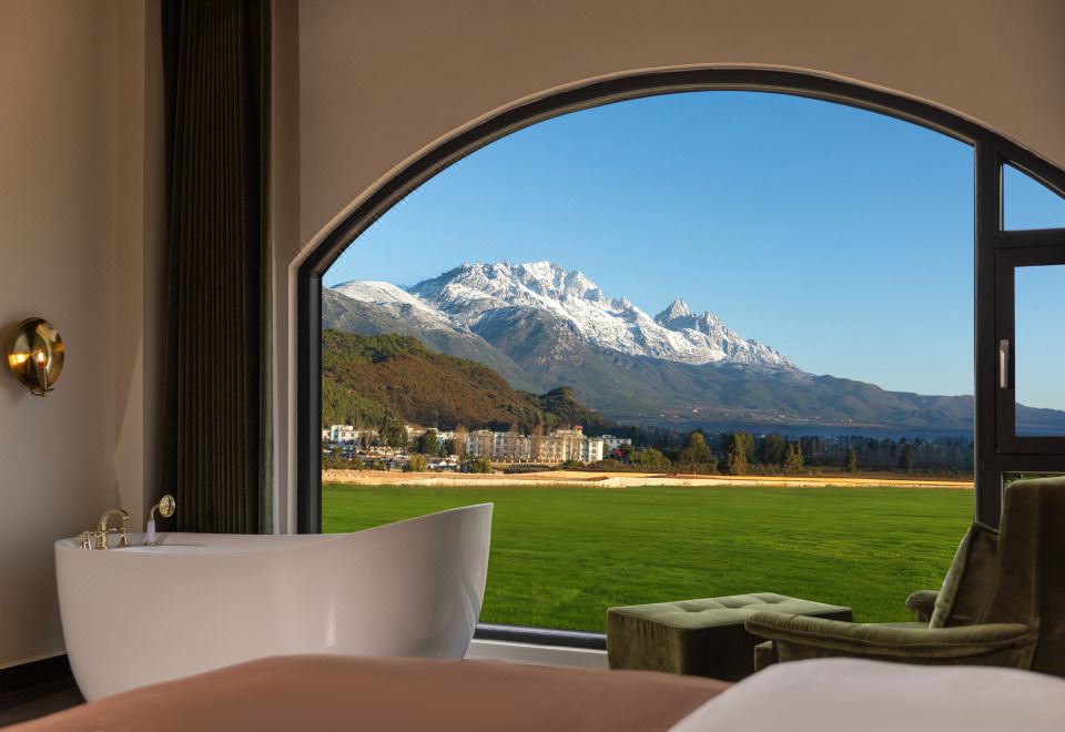 Linqi Guyin Lijiang | Golden Snow Mountain Sunshine · Sky Garden  Homestay over view