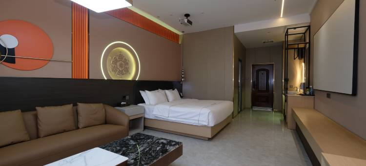 羅蘭·轻居图片