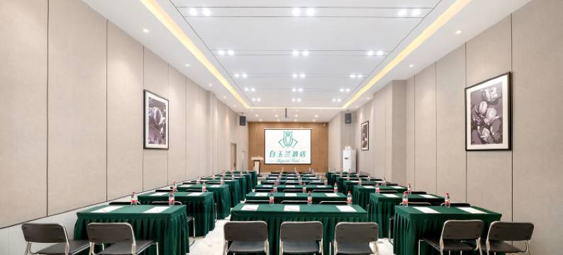 潮漫酒店(鞍山万象汇火车站店)图片