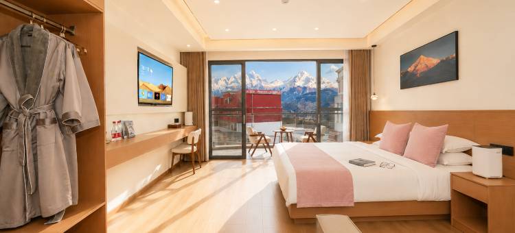 雪山之家·viewing日照金山·智能观景美宿(梅里雪山飞来寺店)图片