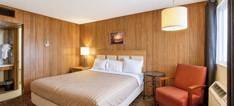 First Inn by OYO Quinter Hwy 70图片
