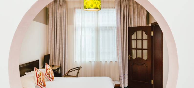 大理古城小强精酿主题民宿图片