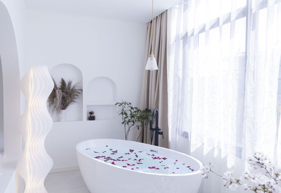 Muyanxi Hostel (Shanghai International Resort) Hotel Overview