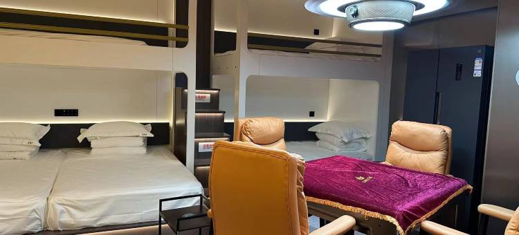 EHA电竞酒店(武汉白沙洲烽火村地铁站店)图片