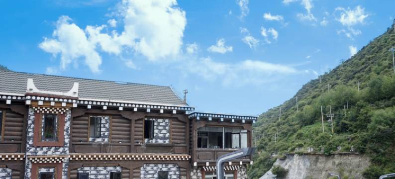 归云清风民宿(四姑娘山日隆镇民族风情老街店)图片