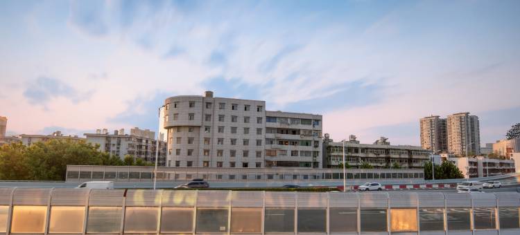 橙谊精选酒店(武汉武昌火车站黄鹤楼店)图片