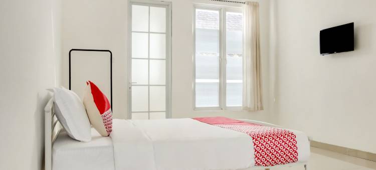 Hotel O Golden White House Near Mall Panakkukang图片