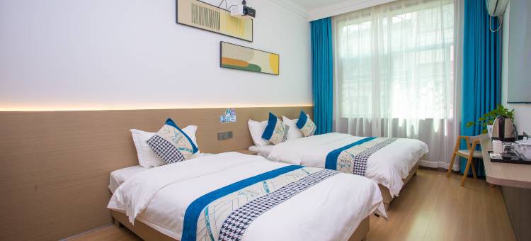 张家界拾光有你民宿(天门山索道店)图片