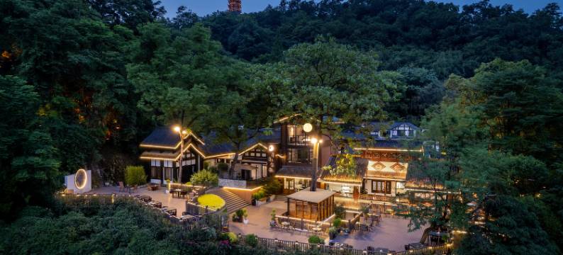 月光宝瓶民宿(都江堰景区南桥店)图片