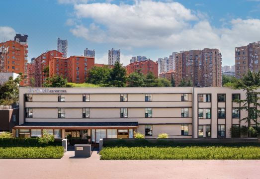 青岛锦里御林酒店（新都心凯德广场长沙路地铁站店）外景图