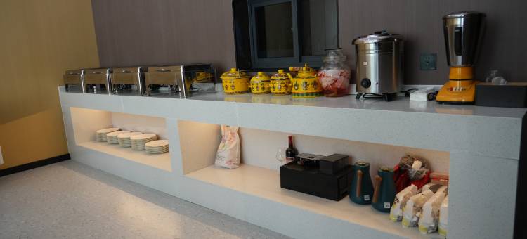 冈·雍曲精品酒店(新龙县中学店)图片