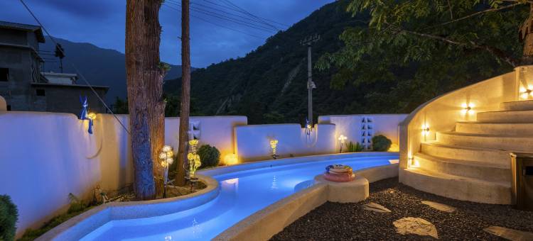 远景悬浮丨雪山温泉·山野疗愈设计师美宿(海螺沟冰川森林公园店)图片