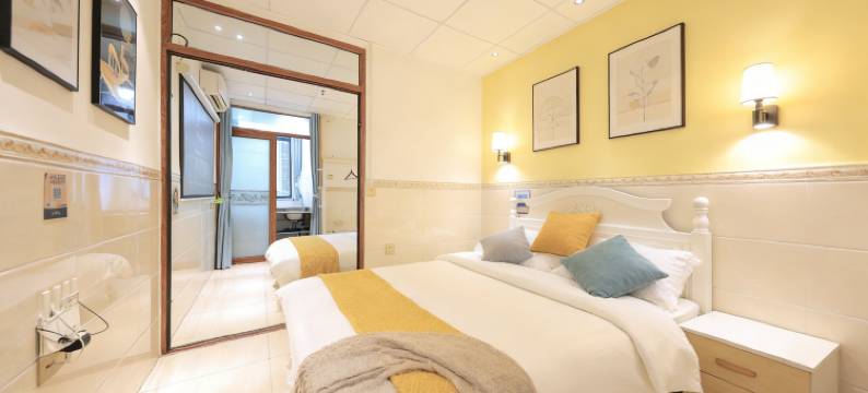 南屿轻奢影院酒店(厦门高崎机场创新园地铁站店)图片