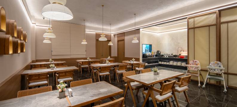 仟那美宿酒店(洛阳龙门高铁站兴洛湖地铁站店)图片