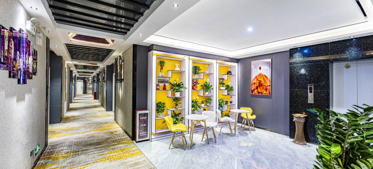 星梦酒店(广州珠江夜游广州塔中大码头滨江东路地铁站店)图片