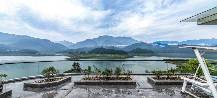 悦享·栖景Horizon揽湖露台影音美宿(雅女湖店)图片