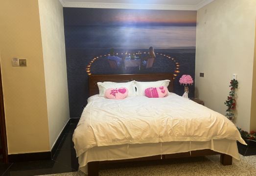 Happy Chubby Homestay | Cozy Room in HCMC Over view