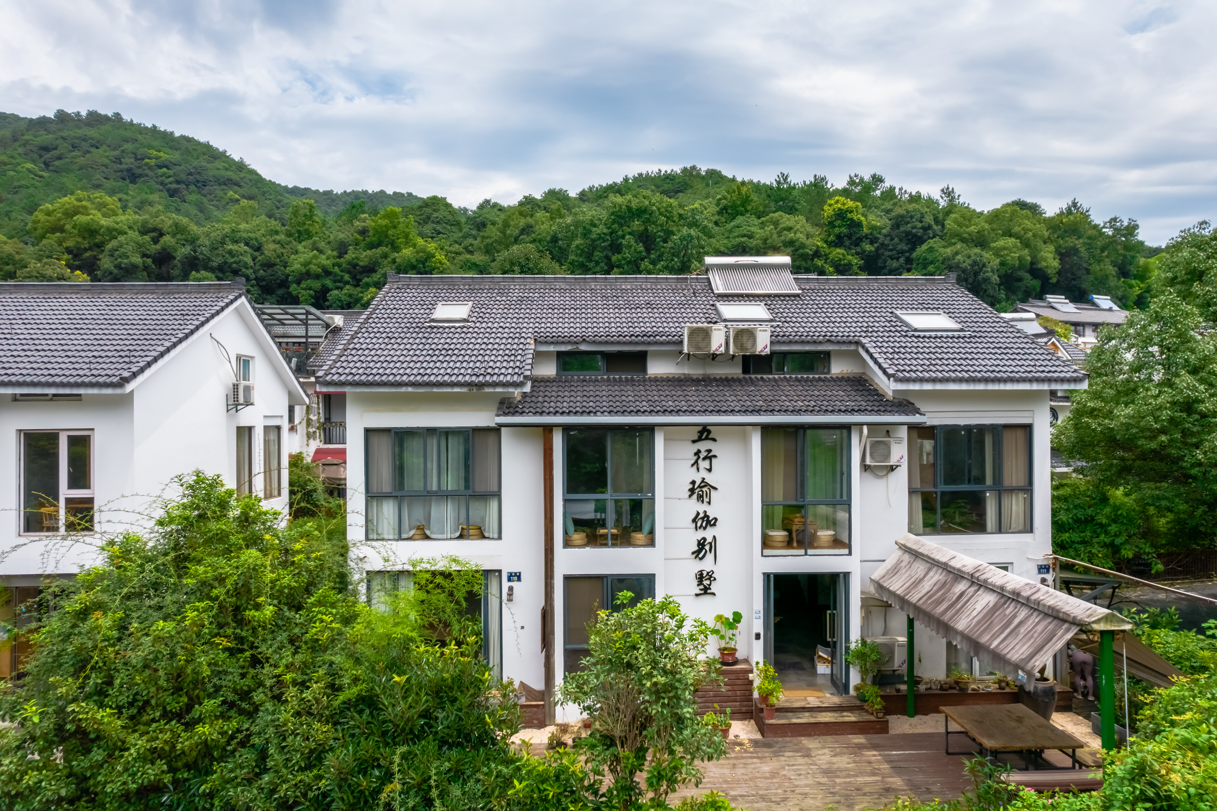 West Lake Lingyin Wuxing Yoga VillaOver view