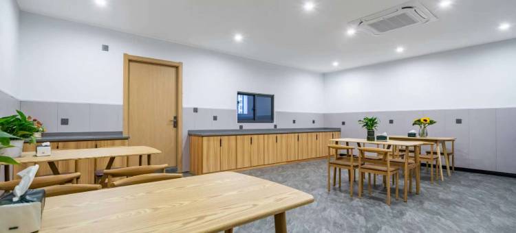 铂曼酒店(诸暨高铁站宝龙广场店)图片