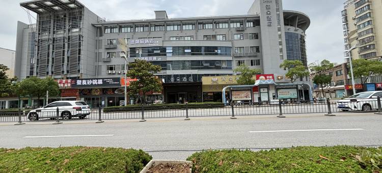 启东凤凰荟人民西路亚朵酒店图片