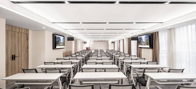 成都新会展张家寺地铁站亚朵酒店图片