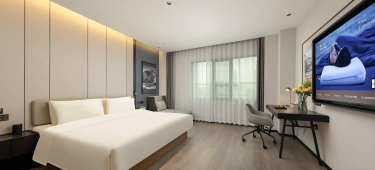 济南大明湖泉城路亚朵酒店图片