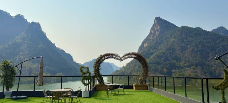 巴马湖光秋月酒店图片